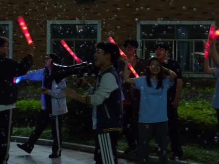 #高考加油# 永康二中高考喊楼,仪式感拉满。祝考生思路海阔天空,运气锦鲤附体,高考旗开得胜!