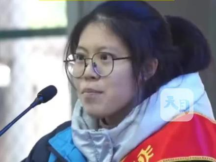 高考倒计时100天,高三女孩热血发言燃爆全场:没有人生来是弱者