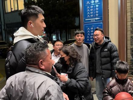 新鲜回来的国家队球员蒋浩然,庞峥麟