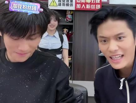 大小杨哥疯狂嘲笑七老板!#疯狂小杨哥 #疯狂大杨哥 #七老板