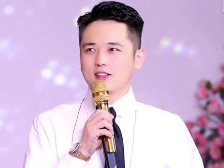 气质女王阿朱主持花小磊苏苏订婚庆典 #最帅主持人 #气质女王范 @阿朱💋(金朱传媒)228 @阿朱(抖音唯一小号) @花小磊&苏杨洁5月19·20号订婚仪式