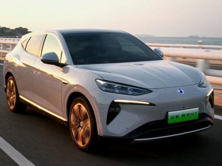 别管终点多远,也别问胜算几成,只要心中那团火不灭,就让它成为脚下那阵风。向前,每一次全力以赴,都算数!