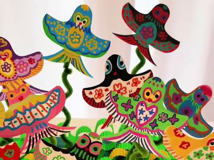 亲子手工|4岁+用卡纸DIY非遗纸鸢春日立体手工 春风轻轻的吹,纸鸢自由的摇
春天来啦,当然少不了放风筝啦
和豆一起画了好多可爱的非遗纸鸢
diy了充满春天气息的纸鸢立体春日手工
感受春天和传统非遗的新生机
材料:
废纸板、瓦楞纸、卡纸、丙烯马克笔、扭扭棒、双面胶
过程中锻炼宝宝:
艺术启蒙:
激发宝宝创造力、想象力、配色、审美
动手能力:
锻炼宝宝手部精细动作,手眼协调能力
情感表达:
一起完成春天非遗手工创作,体会传统文化的魅力,感受春日美好
亲子关系:
和宝宝一起亲子手工,增进亲子关系
带豆画画做手工动手又动脑,小脑袋里的“能量”当然不能少,诺特兰德DHA藻油ARA凝胶糖果新一代升级,是很多妈妈们的选择,我也有在给豆吃,双A黄金1:1,孩子吃的每一滴都更实在,科学的补充宝宝真正需要的眼脑好营养
非常适合幼儿园小朋友的春日立体手工
快带宝宝一起感受春天非遗纸鸢亲子手工的乐趣吧
#艺术启蒙#美育启蒙#亲子手工#春天手工#非遗纸鸢