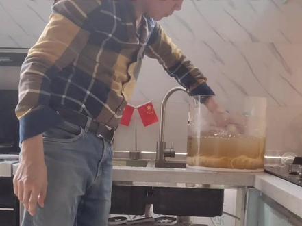 净水机换滤芯,洗滤芯,记住这几部 ,关水阀 关电源 ,拿出专用扳手 !学会了吗 #创作灵感 #净水器 #滤芯 #健康饮水 @抖音小助手 @创作灵感小助手