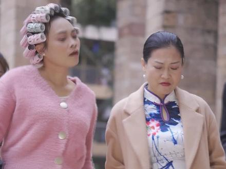 原来两位爱争第一的妈妈早就因为我俩的爱情达成了共识!#抖在恋爱季 #校园