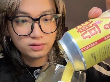 奇奇怪怪果泥合集测评第二期来啦!这期三款 野鹅的榴富贵,纸飞机的芭菲船,18的小甜甜布蓝泥#果泥啤酒 #漂亮酒 #酒鬼日常 #青年创作者成长计划 #深夜的酒