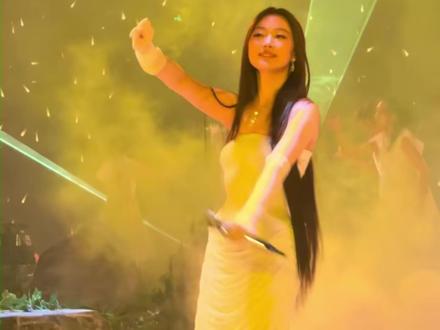 单依纯这次塌房,真不是突然翻车,而是早有预兆