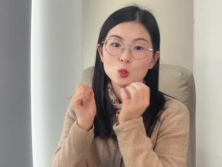 错过金条,错过银条,铜条要追吗? 最近,你是不是也被“投资铜条”刷屏了?眼看着黄金、白银一路狂飙,价格高不可攀,许多人捶胸顿足,后悔莫及。就在这时,单价仅一两百元的“铜条”横空出世,被包装成“低门槛、高性价比”的替代品,在电商平台迅速走热
。有商家声称,一根1000克的铜条售价近300元,日发货量竟接近1吨!这究竟是错过了金银之后,普通人终于等到的“价值洼地”,还是一个精心包装的投资大坑?今天,我们就来彻底扒一扒这股“炒铜热”的真相。#投资铜条 #金银铜大涨 #投资 #赚钱 #股市