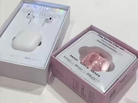 MINISO蓝牙耳机使用方法🍭 好多小伙伴在问miniso的蓝牙耳机到底怎么用啊!
那就来给小伙伴们演示一下吧!
今天用到的是 miniso—K99和miniso—H99
我们先取出K99 把耳机放进充电仓内续上电 会看到充电仓发亮 耳机机身指示灯也有亮灯 这个时候我们就可以把耳机取出来连接我们的设备咯首次连接都是miniso开头的设备号 不知道设备号的可以看一下盒子上的名字
现在我们取出H99 这款耳机的接电处会有绝缘贴 记得要撕下来喔 连接方式也是和K99一样的 下面我就作何简单的演示 就不一一介绍咯!#名创优品好物推荐 #miniso #好物推荐🔥 #名创优品 #蓝牙耳机