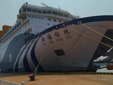 烟台到大连的轮渡,横跨渤海海峡,欣赏最美的海上日出,感受大海的浩瀚无垠。暑假带孩子体验轮渡的快乐体验,渤海轮渡攻略来了#渤海轮渡 #烟台到大连船票 #渤海轮渡 #渤海钻珠 #大连烟台轮渡 @DOU+小助手