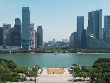 总台首届#中国科技创新盛典 (科晚),落户安徽合肥。合肥街头,已氛围感满满!