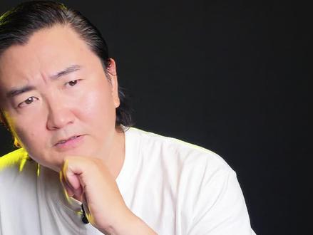 还是熟悉的配方,还是熟悉的套路,第一步被曝光,翻车;第二步消失一阵,换个地方,换副面孔,哭个穷,抛一句金句,做忏悔预告;第三步,付出带货,不是道歉,是重启。#相宜#直播带货#独立思考#黑色幽默#真实生活分享计划