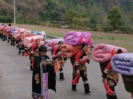 贵州农村嫁女儿,陪嫁棉被多又多。#民俗文化 #娘家 #嫁妆