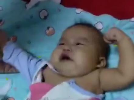 再一次发出来才宝发作的视频
为了让很多人了解婴儿痉挛症
不用焦虑和惧怕
也希望和大家一起见证才宝的进步#婴儿痉挛症点头拥抱 #罕见病