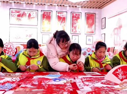 竹山娃子剪骏马,岁岁平安迎马年 #湖北竹山短视频 #竹山