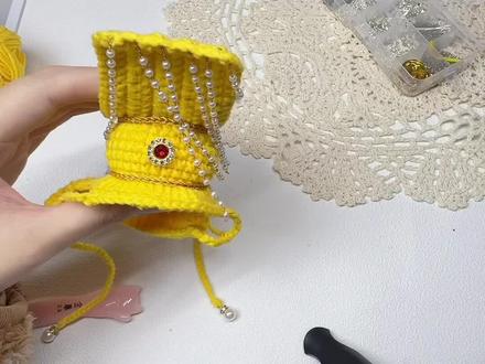 👑拜见咪咪大王宠物帽子|视频教程
🪡钩针:3.0
🧶线材:@新妈咪手作 五股棉
🎨色号:06
🔗配件:12股金线,3mm珍珠链
#哈基米 #宠物帽子钩织 #猫咪帽子