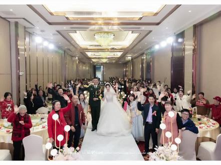 没想到退伍四年多还有机会穿上军装送上祝福 12年军恋不易 祝福班长跟嫂子#见证爱情最美的样子 #兵哥哥结婚啦 #军人婚礼 #婚礼现场 #每一个幸福瞬间都值得被记录