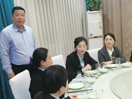 一分钟教会你商务宴请如何给客人敬酒!#同城精选餐饮