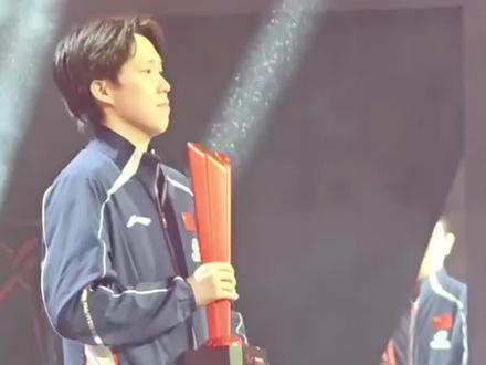 男女单冠军“吵架”名场面,莎莎获总冠军大头喜提白眼#孙颖莎#王楚钦