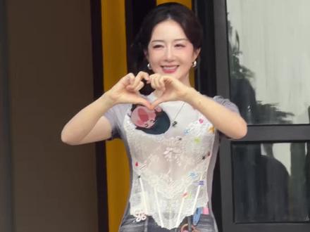 虞姬李依晓“回娘家”,暖心叮嘱粉丝注意安全 #宿迁 #遇见醉美宿迁 #虞姬归故里 #看苏超游宿迁@DOU+小助手