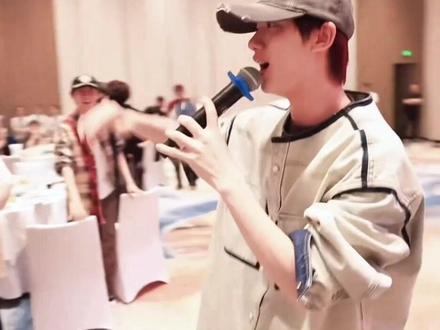 丁程鑫年会加注6万6物料
#丁程鑫#年会 #时代峰峻 #娱乐