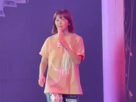 孙燕姿就在日落以后巡回演唱会
本来以为没希望听到的
结果竟然安可压轴唱开始懂了
全场大合唱 渲染力好强啊#孙燕姿 #孙燕姿演唱会 #孙燕姿演唱会万人大合唱 #开始懂了