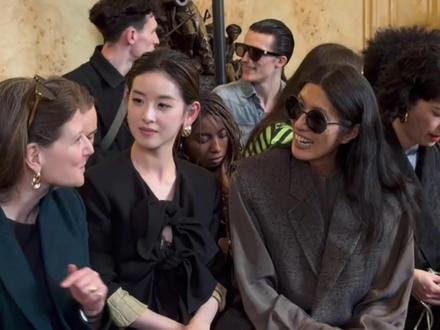 #章泽天 #hello时尚季 #章泽天现身巴黎时装周 章泽天巴黎Uma Wang秀场