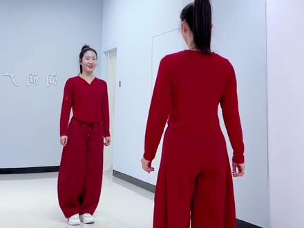 《青山巅》背面完整版#润润广场舞队#青山巅