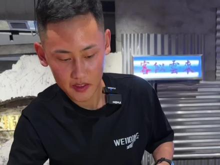 太辣了!家人们,我这还没到重庆呢,不知道我挺不挺的住@小黑不黑嘿 #美食 #爆辣挑战 #重庆火锅 #moma猛玛#猛玛悦声s1