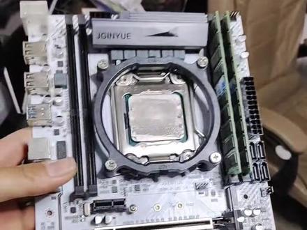 e5 2680v3
x99主板
ddr4 三星2133内存 32g
240g固态硬盘
1050ti4g显卡