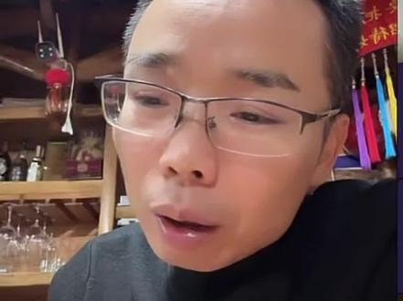 龙总谈苗王参赛以来的变化,苗王意向签约骆驼 #老六荒野 #荒野求生#苗王