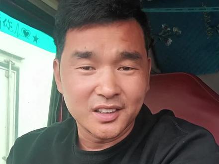 关于2026年6月1号发布的疲劳驾驶新规定,大货车,大客车,私家车所有的车都要开4个小时之内停车休息20分钟,而且是必须停车熄火之后,离开主驾驶位才算有效的,离开主驾驶位之后,在那里休息都可以,并且不能坐在主驾驶位等时间,或者怠速不熄火,在主驾驶位上玩手机等20分钟都算疲劳驾驶,所以说到6月1号新规定都要准备开始了,不知道的卡友注意一下#卡车司机 #大客车司机 #小轿车司机 #全国卡友们