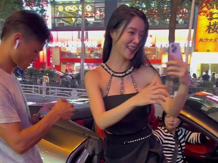 罗玉姬子一个在车上跳舞的网红美女,人很好,还带网友兜风,如果是你们,老铁们会上车兜风吗?#罗玉姬子 #法拉利
