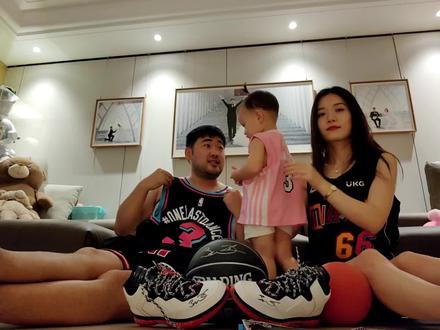 韦德名人堂+韦德中国行,值此机会送上来自中国韦蜜的真挚祝福!虽然我们在五湖四海努力生活认真工作,但我们的心一直与你同在!本条视频下方评论区,送上你对韦德衷心祝福,添加#韦德中国行 标签!就有机会获得韦德中国行主题T恤1件(样式随机)。活动将于8月21日18:00截止,评论区抽取5名韦蜜铁粉。我们过几天见!#韦德中国行#nba #韦德
