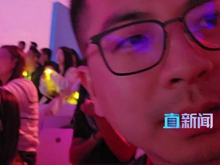 11月21日,在深台青赵翌捷在观看第十五届全国运动会闭幕式活动时感慨:“祖国在任何时候都没有忘记台湾人”。#深圳 #2025全运会 #台湾 #台青