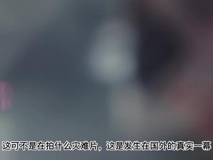 开车途中突遇沙龙卷风,下车自拍不料被卷了进去 #真实记录 #龙卷风 #自然灾害 #作死 #意外