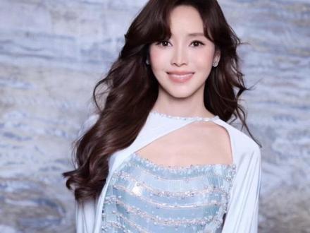 看个春晚真让我扒到好东西了!#春晚 #舞台 #女明星