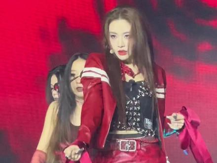 喻言开头提线木偶直拍👺需要成都场带我走出广州场的直拍🤧@你的喻言 #喻言#喻言直拍 #神级现场 #舞台 #breakmyheartmyself舞蹈