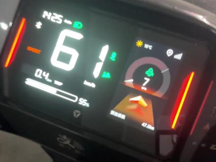 教你如何轻松上60码#洛阳雅迪 #雅迪白鲨 #骑士永远在路上