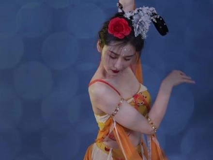 我们一起大声喊:胡姬 胡姬 舞的再快一些 #长安三万里 #李白 #舒送佳 #异域风情 #满地都是妲己