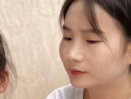 当我教女儿唱大风车,把我给整不会了#教唱歌我是认真的 #搞笑母女 #大风车 #看一遍笑一遍 #上热门