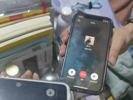 当室友同时打通男朋友的电话 #恋爱日常 #舍友的爱情 #我会出手 #你们男朋友也是这样吗 #异地恋