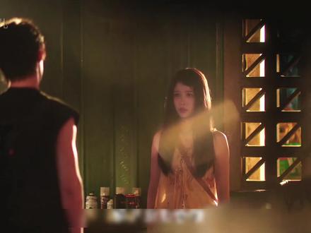 她把手伸进他口袋,他问她:‘你是不是真想和我有点什么?’#姜暮靳朝时隔六年再重逢 #姜暮靳朝重逢眼神全是爱意 #虞书欣双轨哭戏破碎感拉满 #双轨暧昧成什么样了 #双轨开虐了