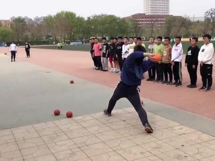 22米的实心球支撑投技术 #实心球 #投弹 #中考体育实心球 #实心球满分技巧#实心球训练