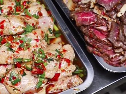 曲靖最难找的路边烧烤,肉片有巴掌大,门口停云A法拉利#曲靖