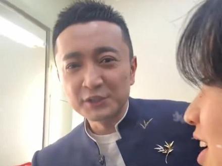 #热门 我真受不了了你们看没看拉宏桑这个春晚后台探班。。4分钟没有一秒钟不好笑,春晚应该放这个啊啊啊啊啊啊啊 #上热搜 #拉宏桑 #撒贝宁#尼格买提