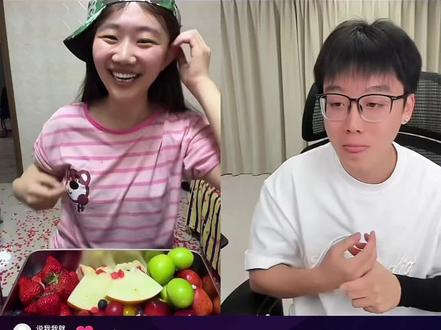 吴悦陈泽PK吃鸭豆 全程版
#就吃就喝没钱就赊 #陈泽 #直播切片 #直播录屏分享 @吴悦(就吃就喝) @加格达奇区大脚超市