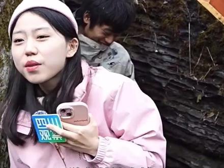 正直播!10月30日,湖南张家界七星山“骆驼杯”。荒野求生选手林北裤子破到“露腚”,记者心疼劝换条新的,#荒野求生林北嘴硬回应裤子破洞 :这是我感受自然的方式。#此刻2025