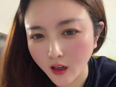 @哈哈哈马琳 我是你的铁粉,你做的一点问题都没有,不用内耗自己,也不用太在意大家的评论,站在另外一个角度看问题,流量有时候就是一把双刃剑,不火着急,火了以后也是人红是非多,所有才会有各种各样的声音,看开一点。
公司又不是养祖宗,哪个员工用得不顺手开了就得了,谁要评价你的用人标准,你就让她先做到你的位置上再说这些。就是这么霸气。