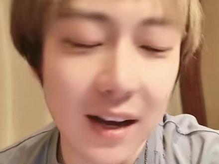 翼风OB桃子直播,桃子聊高额索赔和通敌质疑,翼风翻译补充 @京师二创小助理
#桃子 #迷雾之夜 #翼风 #jy #狼人杀